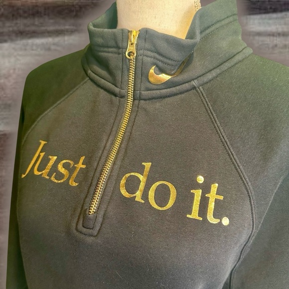 Nike Sportswear ‘Funnel-Neck 1/2 Zip Sweater’ in Black & Gold Size XS - Picture 16 of 16